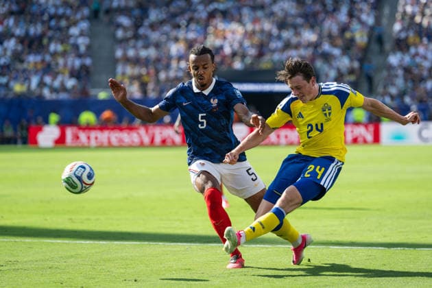 260630 Jules Kounde of France and Elliot Stroud of Sweden during the FIFA World Cup, WM, Weltmeisterschaft, Fussball 2026 round of 32 football match between France and Sweden on June 30, 2026 in New Jersey. Photo: Petter Arvidson BILDBYRAN kod PA PA1270 fotboll football soccer fotball vm fotbolls-vm fotball-vm fotbolls-vm 2026 fifa world cup 2026 sverige sweden sverige a bbeng frankrike france round of 32 16-delsfinal *** June 30, 2026: Jules Koundé of France and Elliot Stroud of Sweden during the FIFA World Cup 2026 Round of 32 soccer match between France and Sweden on June 30, 2026 in New Jersey. Photo by Petter Arvidson, BILDBYRAN, code PA PA1270. soccer, football, World Cup, 2026 FIFA World Cup, Sweden, France, Sweden A, BBeng, Francekrike france round of 32 round of 16  Copyright: PETTERxARVIDSON BB260630PA106