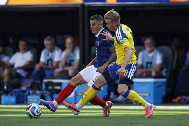 NEW JERSEY - Lucas Digne of France and Daniel Svensson of Sweden during the 2026 FIFA World Cup, WM, Weltmeisterschaft, Fussball round of 32 match between France and Sweden at Boston Stadium on June 30, 2026, in Foxborough, United States. MAURICE VAN STEEN ANP FIFA World Cup 2026 - round of 32 2026 xVIxANPxSportx xMauricexvanxSteenxIVx 562482557 originalFilename: 562482557.jpg