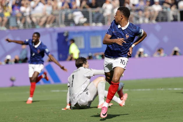 FIFA World Cup, WM, Weltmeisterschaft, Fussball 2026 - Round of 32 - France vs Sweden Kylian Mbappe of France looks at the assistant referee after scoring a goal that was disallowed due to being offside during the FIFA World Cup 2026 Round of 32 match France against Sweden, in East Rutherford, New Jersey, USA, 30 June 2026. EAST RUTHERFORD United States  Copyright: xSHAWNxTHEWx