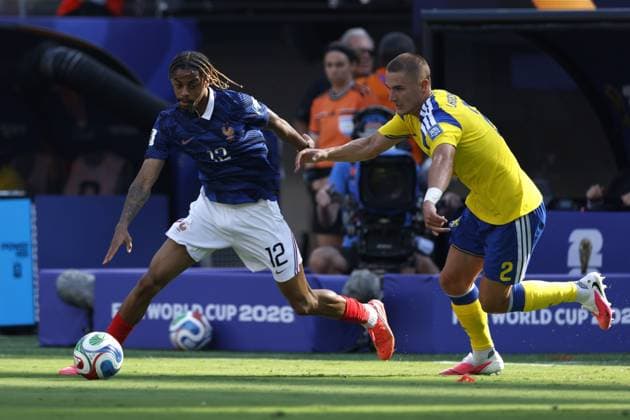 NEW JERSEY - Bradley Barcola of France and Gustaf Lagerbielke of Sweden during the 2026 FIFA World Cup, WM, Weltmeisterschaft, Fussball round of 32 match between France and Sweden at Boston Stadium on June 30, 2026, in Foxborough, United States. MAURICE VAN STEEN ANP FIFA World Cup 2026 - round of 32 2026 xVIxANPxSportx xMauricexvanxSteenxIVx 562483123 originalFilename: 562483123.jpg