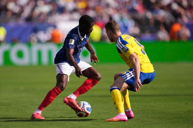 France v Sweden: Round Of 32 - FIFA World Cup, WM, Weltmeisterschaft, Fussball 2026 Ousmane Dembele of France and Gabriel Gudmundsson of Sweden compete for the ball during the FIFA World Cup 2026 Round Of 32 match between France and Sweden at New York New Jersey Stadium on June 30, 2026 in East Rutherford, New Jersey. East Rutherford NJ United States  Copyright: xJosexBretonx originalFilename:bretonhernandez-francevs260630_npARN.jpg