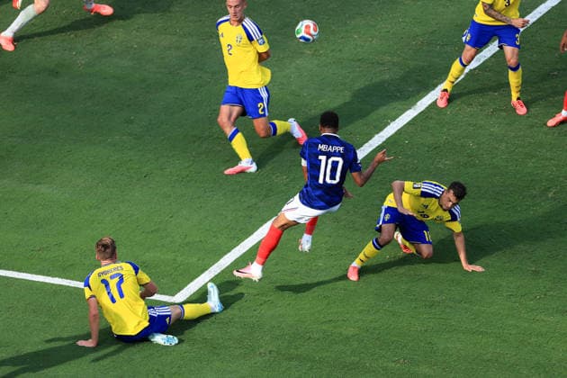Football - FIFA World Cup, WM, Weltmeisterschaft, Fussball - Round of 32 - France v Sweden 30th June 2026 - FIFA World Cup - Round of 32 - France v Sweden - Kylian Mbappe of France scores their first goal - Photo: Simon Stacpoole Offside. New Jersey USA *** Fußball – FIFA-Weltmeisterschaft, Runde der letzten 32: Frankreich gegen Schweden, 30. Juni 2026 – FIFA-Weltmeisterschaft, Runde der letzten 32: Frankreich gegen Schweden – Kylian Mbappé aus Frankreich erzielt das erste Tor – Foto: Simon Stacpoole – Abseits – New Jersey, USA  Copyright: xSimonxStacpoolexOffside