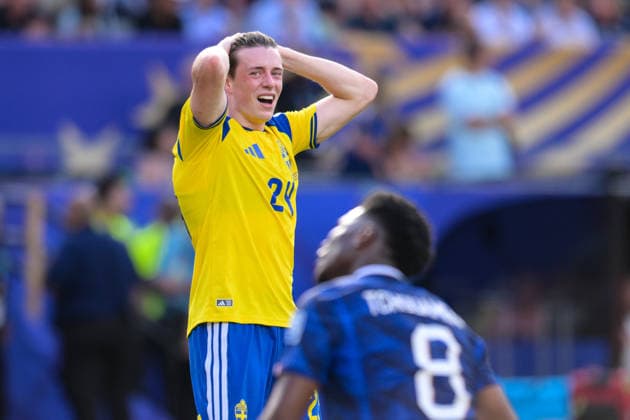 Fußball, WM 2026, 20260630, Frankreich - Schweden. Im Bild Elliot STROUD (Schweden, 24) verpasste Torchance. East Rutherford New-York-New-Jersey-Stadion New Jersey Vereinigte Staaten von Amerika *** Soccer, 2026 World Cup, 20260630, France vs. Sweden. Pictured: Elliot STROUD of Sweden, 24, misses a scoring opportunity in East Rutherford, New York, New Jersey Stadium, New Jersey, United States of America Copyright: Passion2Press MarkusxFischerx