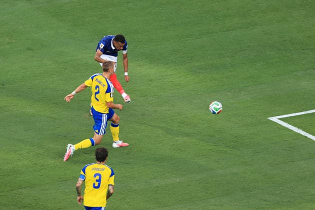 Football - FIFA World Cup, WM, Weltmeisterschaft, Fussball - Round of 32 - France v Sweden 30th June 2026 - FIFA World Cup - Round of 32 - France v Sweden - Kylian Mbappe of France scores their third goal - Photo: Simon Stacpoole Offside. New Jersey USA *** Fußball – FIFA-Weltmeisterschaft, Runde der letzten 32: Frankreich gegen Schweden, 30. Juni 2026 – FIFA-Weltmeisterschaft, Runde der letzten 32: Frankreich gegen Schweden – Kylian Mbappé aus Frankreich erzielt das dritte Tor – Foto: Simon Stacpoole – Abseits – New Jersey, USA  Copyright: xSimonxStacpoolexOffside