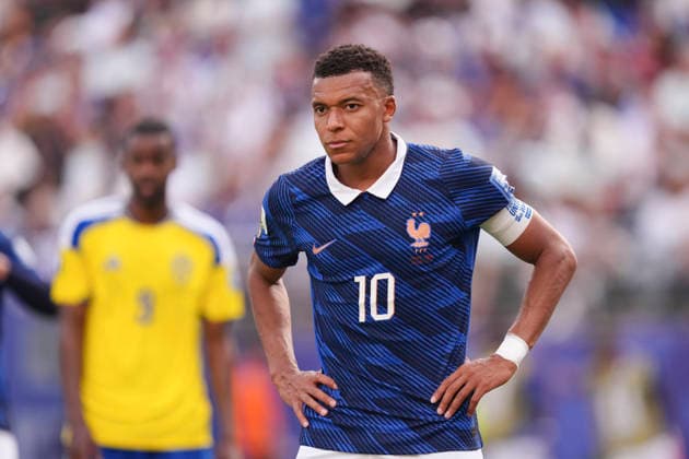 France v Sweden: Round Of 32 - FIFA World Cup, WM, Weltmeisterschaft, Fussball 2026 Kylian Mbappe of France looks on during the FIFA World Cup 2026 Round Of 32 match between France and Sweden at New York New Jersey Stadium on June 30, 2026 in East Rutherford, New Jersey. East Rutherford NJ United States  Copyright: xJosexBretonx originalFilename:bretonhernandez-francevs260630_npS33.jpg