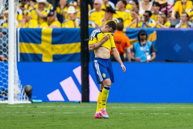 260630 Gabriel Gudmundsson of Sweden looks dejected after 3-0 during the FIFA World Cup, WM, Weltmeisterschaft, Fussball 2026 round of 32 football match between France and Sweden on June 30, 2026 in New Jersey. Photo: Ludvig Thunman BILDBYRAN kod LT PA1270 fotboll football soccer fotball vm fotbolls-vm fotball-vm fotbolls-vm 2026 fifa world cup 2026 sverige sweden sverige a bbeng frankrike france round of 32 16-delsfinal depp *** June 30, 2026: Gabriel Gudmundsson of Sweden looks dejected after the 3-0 loss during the FIFA World Cup 2026 Round of 32 soccer match between France and Sweden on June 30, 2026 in New Jersey. Photo by Ludvig Thunman, BILDBYRAN. Code: LT PA1270. soccer, football, soccer, World Cup, soccer World Cup, soccer World Cup, soccer World Cup 2026, FIFA World Cup 2026, Sweden, Sweden A, BBENG, Francekrike france round of 32 16th-final depp  Copyright: LUDVIGxTHUNMAN BB260630LT099