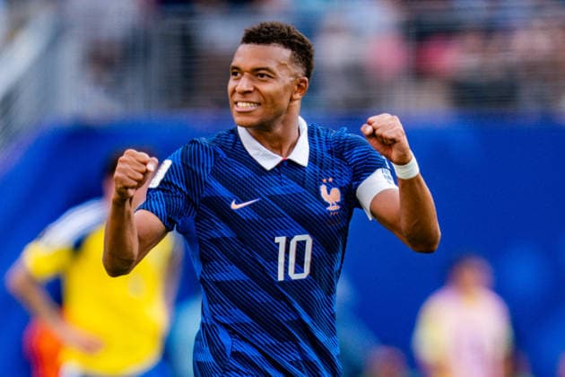 FIFA Fussball Weltmeisterschaft 2026, Sechszehntelfinale, Frankreich vs. Schweden, 30.06.2026, New Jersey Stadium Tor zum 3:0 durch Kylian Mbappe Jubel mit Michael Olise *** 2026 FIFA World Cup, Round of 32, France vs. Sweden, June 30, 2026, New Jersey Stadium—Kylian Mbappé scores the 3-0 goal; celebrates with Michael Olise Copyright: xBahhoxKarax
