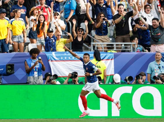 Kylian Mbappe of France (10) celebrates after scoring his second goal against Sweden in the second half of a Round of 32 FIFA World Cup, WM, Weltmeisterschaft, Fussball match at New York New Jersey Stadium in East Rutherford, New Jersey, on Tuesday, June 30, 2026.  NYP20260630936 JOHNxANGELILLO