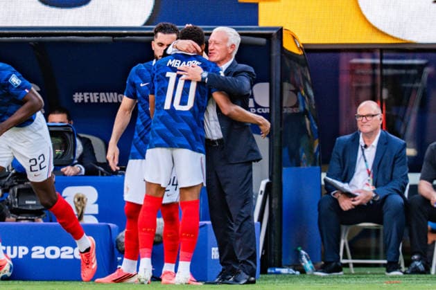 FIFA Fussball Weltmeisterschaft 2026, Sechszehntelfinale, Frankreich vs. Schweden, 30.06.2026, New Jersey Stadium Auswechselung Kylian Mbappe Didier Deschamps Jean-Philipp Mateta Rayan Cherki *** 2026 FIFA World Cup, Round of 32, France vs. Sweden, June 30, 2026, New Jersey Stadium Substitutions: Kylian Mbappé, Didier Deschamps, Jean-Philipp Mateta, Rayan Cherki Copyright: xBahhoxKarax