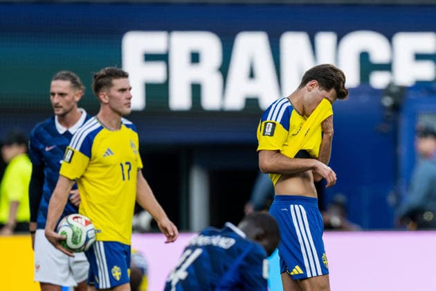 260630 Besfort Zeneli of Sweden looks dejected after the FIFA World Cup, WM, Weltmeisterschaft, Fussball 2026 round of 32 football match between France and Sweden on June 30, 2026 in New Jersey. Photo: Ludvig Thunman BILDBYRAN kod LT PA1270 fotboll football soccer fotball vm fotbolls-vm fotball-vm fotbolls-vm 2026 fifa world cup 2026 sverige sweden sverige a bbeng frankrike france round of 32 16-delsfinal *** 260630 Besfort Zeneli of Sweden looks dejected after the 2026 FIFA World Cup Round of 32 soccer match between France and Sweden on June 30, 2026 in New Jersey. Photo by Ludvig Thunman, BILDBYRAN, code LT PA1270. soccer, football, World Cup, 2026 FIFA World Cup, Sweden, Sweden national team, BBeng, Francekrike france round of 32 round of 16  Copyright: LUDVIGxTHUNMAN BB260630LT110