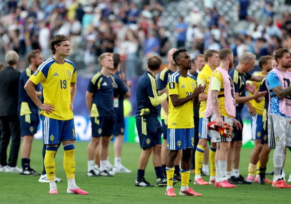 FIFA World Cup, WM, Weltmeisterschaft, Fussball 2026 - Round of 32 - France vs Sweden Players of Sweden applaud their fans at the end of the FIFA World Cup 2026 Round of 32 match France against Sweden, in New Jersey, USA, 30 June 2026. EAST RUTHERFORD United States  Copyright: xSARAHxYENESELx