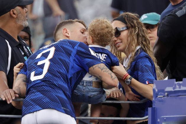 FIFA World Cup, WM, Weltmeisterschaft, Fussball 2026 - Round of 32 - France vs Sweden Lucas Digne of France interacts with his family after winning the FIFA World Cup 2026 Round of 32 match France against Sweden, in East Rutherford, New Jersey, USA, 30 June 2026. EAST RUTHERFORD United States  Copyright: xSHAWNxTHEWx