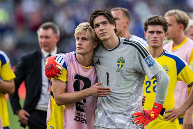 260630 Lucas Bergvall and goalkeeper Jacob Widell Zetterström of Sweden look dejected after the FIFA World Cup, WM, Weltmeisterschaft, Fussball 2026 round of 32 football match between France and Sweden on June 30, 2026 in New Jersey. Photo: Ludvig Thunman BILDBYRAN kod LT PA1270 fotboll football soccer fotball vm fotbolls-vm fotball-vm fotbolls-vm 2026 fifa world cup 2026 sverige sweden sverige a bbeng frankrike france round of 32 16-delsfinal depp *** June 30, 2026: Lucas Bergvall and goalkeeper Jacob Widell Zetterström of Sweden look dejected after the FIFA World Cup 2026 Round of 32 soccer match between France and Sweden on June 30, 2026 in New Jersey. Photo by Ludvig Thunman, BILDBYRAN. Code: LT PA1270. soccer, football, World Cup, 2026 FIFA World Cup, Sweden, Sweden national team, Francekrike france round of 32 16th-final depp  Copyright: LUDVIGxTHUNMAN BB260630LT122