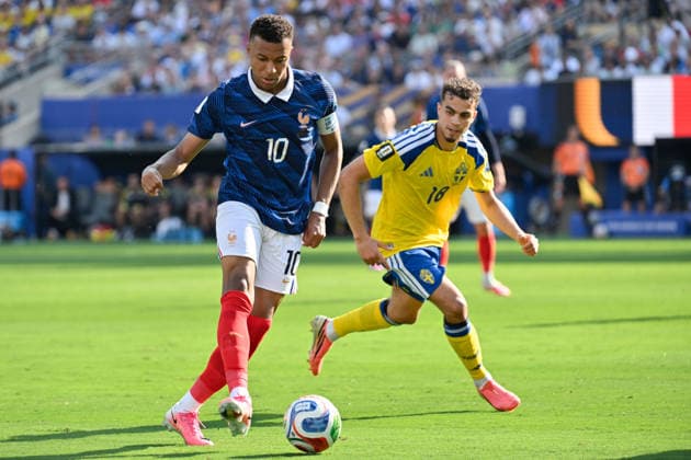 Kylian Mbappe of France passes the ball under pressure from Yasin Ayari of Sweden (R) during the FIFA Men’s World Cup 2026 round of 32 football match between France and Sweden at New York New Jersey Stadium, in East Rutherford on June 30th 2026 (Photo by Andre Ricardo SPP)  Copyright: xAndrexRicardo SPPx Sportspressphoto_SPR181476