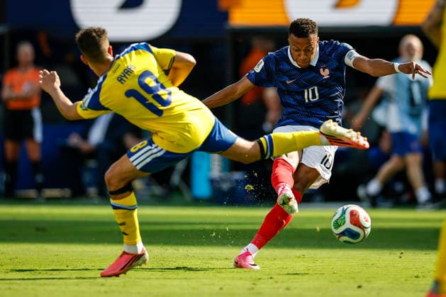 June 30, 2026: France forward Kylian Mbappe (10) takes a shot on goal past Sweden midfielder Yasin Ayari (18) during FIFA World Cup, WM, Weltmeisterschaft, Fussball round of 32 action between France and Sweden at New York New Jersey Stadium in East Rutherford, N.J. ( Cal Media) FIFA World Cup 2026: France Vs Sweden JUN 30  - ZUMAc04_ 20260630_zma_c04_112 Copyright: xRustyxJonesx