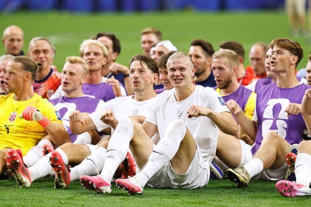 Sport Bilder des Tages #3 Erling Haaland (NOR), JUNE 30, 2026 - Football Soccer : Haaland celebrates their victory with a Viking performance after the FIFA World Cup, WM, Weltmeisterschaft, Fussball 2026 R32 match between Cote D Ivoire - Norwey at the Dallas Stadium in Arlington, United States. Noxthirdxpartyxsales  aflo_336422857 MutsuxKawamorix