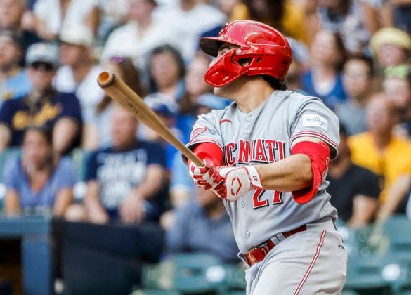 Cincinnati Reds first baseman Sal Stewart hits a home run in the first inning of the MLB, Baseball Herren, USA game between the Cincinnati Reds and the Milwaukee Brewers at American Family Field in Milwaukee, Wisconsin on Tuesday, June 30, 2026.  MIL20260630803 TANNENxMAURY