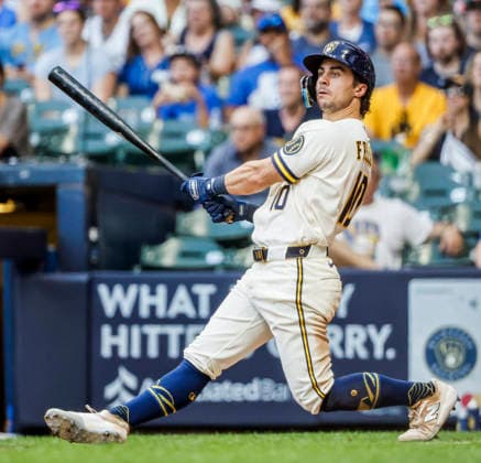 Milwaukee Brewers right fielder Sal Frelick hits an RBI single in the fourth inning of the MLB, Baseball Herren, USA game between the Cincinnati Reds and the Milwaukee Brewers at American Family Field in Milwaukee, Wisconsin on Tuesday, June 30, 2026.  MIL20260630817 TANNENxMAURY