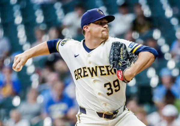 Milwaukee Brewers relief pitcher Chad Patrick throws in the fifth inning of the MLB, Baseball Herren, USA game between the Cincinnati Reds and the Milwaukee Brewers at American Family Field in Milwaukee, Wisconsin on Tuesday, June 30, 2026.  MIL20260630827 TANNENxMAURY