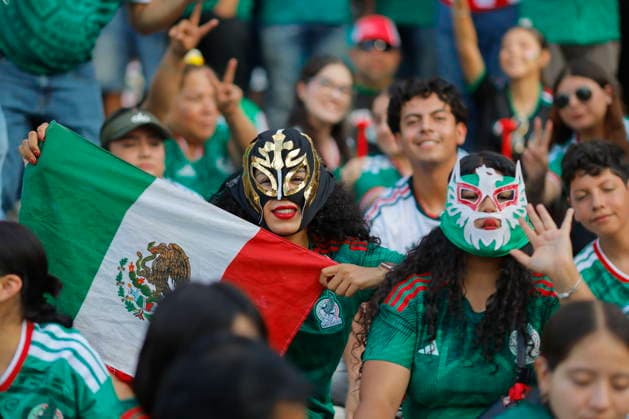 Fans watch Mexico vs Ecuador FIFA World Cup, WM, Weltmeisterschaft, Fussball 2026 match in Guadalajara Mexican fans attend a live broadcast as they wait for the start of the 2026 FIFA World Cup round of 32 match against Ecuador, which was delayed by a thunderstorm, in Guadalajara, Mexico, 30 June 2026. GUADALAJARA Mexico  Copyright: xFRANCISCOxGUASCOx