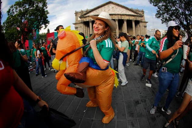 Fans watch Mexico vs Ecuador FIFA World Cup, WM, Weltmeisterschaft, Fussball 2026 match in Guadalajara Mexican fans attend a live broadcast as they wait for the start of the 2026 FIFA World Cup round of 32 match against Ecuador, which was delayed by a thunderstorm, in Guadalajara, Mexico, 30 June 2026. GUADALAJARA Mexico  Copyright: xFRANCISCOxGUASCOx
