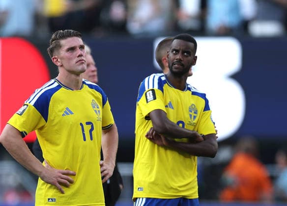 (260701) -- NEW YORK, July 1, 2026 -- Players of Sweden react after losing the round of 32 match between France and Sweden at the 2026 FIFA World Cup, WM, Weltmeisterschaft, Fussball at the New York New Jersey Stadium, the United States, June 30, 2026. ) (SP)U.S.-NEW YORK-FOOTBALL-FIFA WORLD CUP-ROUND OF 32-FRA VS SWE HuxXingyu 
