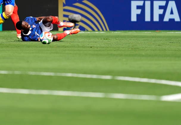 (260701) -- NEW YORK, July 1, 2026 -- Ousmane Dembele of France falls down during the round of 32 match between France and Sweden at the 2026 FIFA World Cup, WM, Weltmeisterschaft, Fussball at the New York New Jersey Stadium, the United States, June 30, 2026. ) (SP)U.S.-NEW YORK-FOOTBALL-FIFA WORLD CUP-ROUND OF 32-FRA VS SWE LuixSiuxWai 
