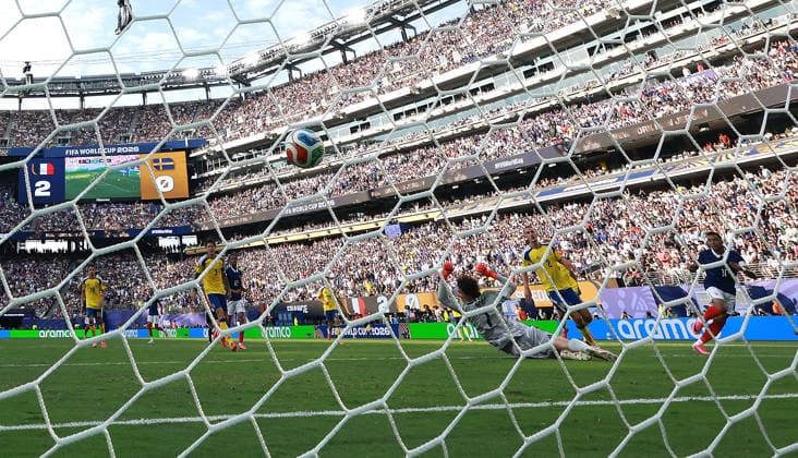 Sport Bilder des Tages #3 (260701) -- NEW YORK, July 1, 2026 -- Kylian Mbappe (1st, R) of France shoots to score during the round of 32 match between France and Sweden at the 2026 FIFA World Cup, WM, Weltmeisterschaft, Fussball at the New York New Jersey Stadium, the United States, June 30, 2026. ) (SP)U.S.-NEW YORK-FOOTBALL-FIFA WORLD CUP-ROUND OF 32-FRA VS SWE HuxXingyu 