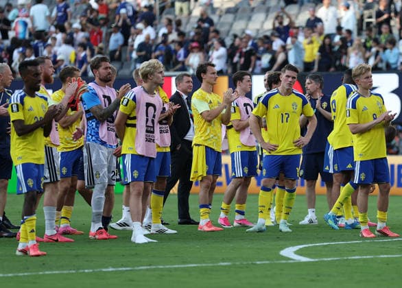 (260701) -- NEW YORK, July 1, 2026 -- Players of Sweden react after losing the round of 32 match between France and Sweden at the 2026 FIFA World Cup, WM, Weltmeisterschaft, Fussball at the New York New Jersey Stadium, the United States, June 30, 2026. ) (SP)U.S.-NEW YORK-FOOTBALL-FIFA WORLD CUP-ROUND OF 32-FRA VS SWE HuxXingyu 