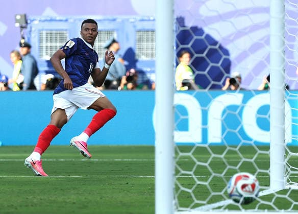 (260701) -- NEW YORK, July 1, 2026 -- Kylian Mbappe of France competes during the round of 32 match between France and Sweden at the 2026 FIFA World Cup, WM, Weltmeisterschaft, Fussball at the New York New Jersey Stadium, the United States, June 30, 2026. ) (SP)U.S.-NEW YORK-FOOTBALL-FIFA WORLD CUP-ROUND OF 32-FRA VS SWE HuxXingyu 