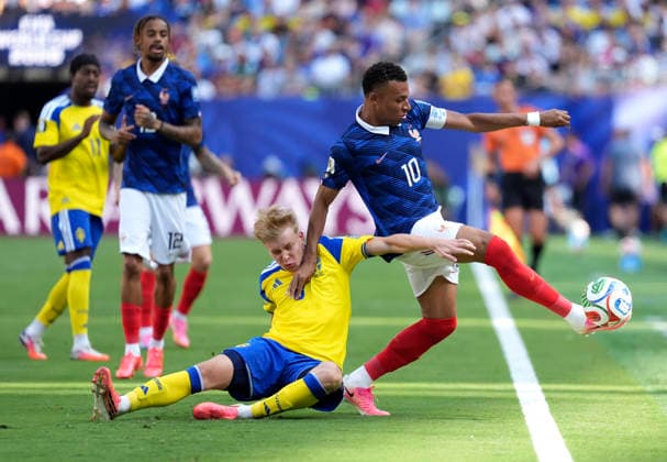 (260701) -- NEW YORK, July 1, 2026 -- Kylian Mbappe (1st R) vies with Daniel Svensson (bottom) of Sweden during the round of 32 match between France and Sweden at the 2026 FIFA World Cup, WM, Weltmeisterschaft, Fussball at the New York New Jersey Stadium, the United States, June 30, 2026. ) (SP)U.S.-NEW YORK-FOOTBALL-FIFA WORLD CUP-ROUND OF 32-FRA VS SWE LuixSiuxWai 