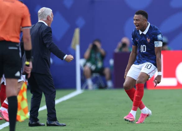 (260701) -- NEW YORK, July 1, 2026 -- Kylian Mbappe (R) of France celebrates his first goal with coach Didier Deschamps during the round of 32 match between France and Sweden at the 2026 FIFA World Cup, WM, Weltmeisterschaft, Fussball at the New York New Jersey Stadium, the United States, June 30, 2026. ) (SP)U.S.-NEW YORK-FOOTBALL-FIFA WORLD CUP-ROUND OF 32-FRA VS SWE HuxXingyu 