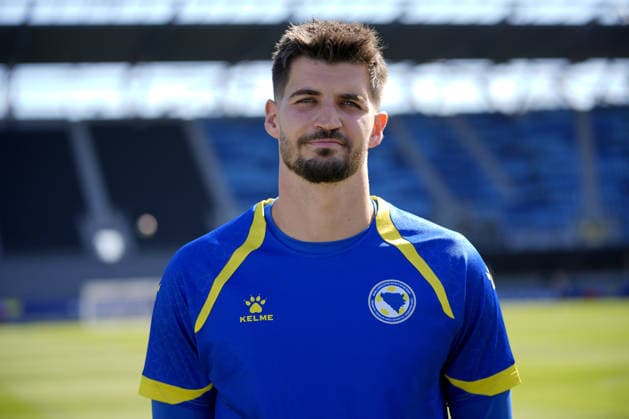 FIFA World Cup, WM, Weltmeisterschaft, Fussball 2026: Media day for Bosnia and Herzegovina in San Jose, California SAN JOSE, CALIFORNIA - JUNE 30: Goalkeeper Nikola Vasilj of team Bosnia Herzegovina speaks to press at PayPal Park in San Jose on June 30, 2026 before training session ahead of the 2026 FIFA World Cup Round 32 match between USA vs Bosnia and Herzegovina at the San Francisco Stadium (Levi s Stadium) in Santa Clara, California, United States. Tayfun Coskun Anadolu California United States. Editorial use only. Please get in touch for any other usage.  Copyright: x2026xAnadoluxTayfunxCoskunx