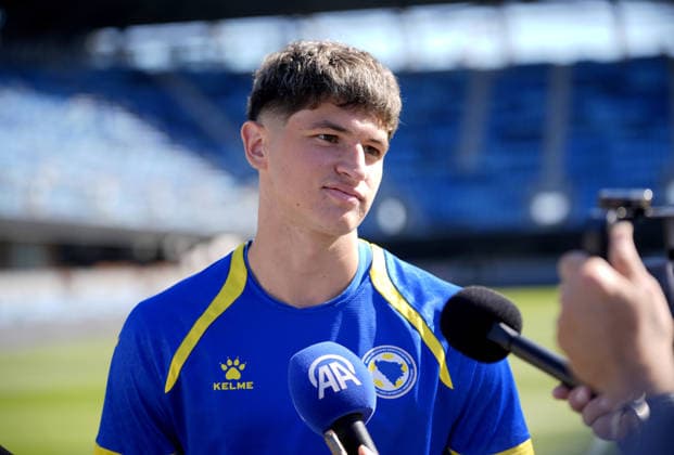 FIFA World Cup, WM, Weltmeisterschaft, Fussball 2026: Media day for Bosnia and Herzegovina in San Jose, California SAN JOSE, CALIFORNIA - JUNE 30: Arjan Malic of team Bosnia Herzegovina speaks to press at PayPal Park in San Jose on June 30, 2026 before training session ahead of the 2026 FIFA World Cup Round 32 match between USA vs Bosnia and Herzegovina at the San Francisco Stadium (Levi s Stadium) in Santa Clara, California, United States. Tayfun Coskun Anadolu California United States. Editorial use only. Please get in touch for any other usage.  Copyright: x2026xAnadoluxTayfunxCoskunx