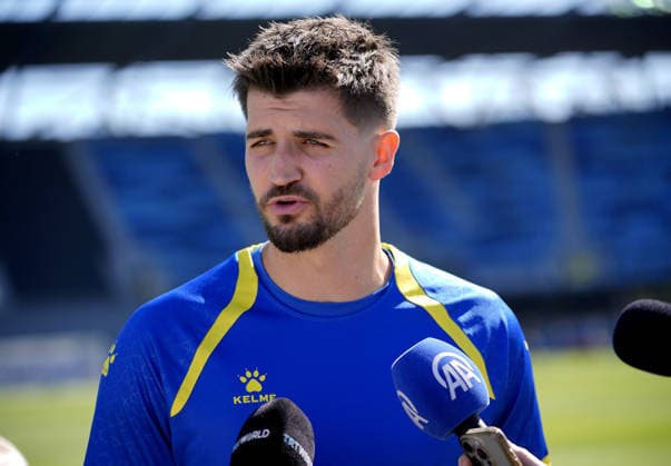 FIFA World Cup, WM, Weltmeisterschaft, Fussball 2026: Media day for Bosnia and Herzegovina in San Jose, California SAN JOSE, CALIFORNIA - JUNE 30: Goalkeeper Nikola Vasilj of team Bosnia Herzegovina speaks to press at PayPal Park in San Jose on June 30, 2026 before training session ahead of the 2026 FIFA World Cup Round 32 match between USA vs Bosnia and Herzegovina at the San Francisco Stadium (Levi s Stadium) in Santa Clara, California, United States. Tayfun Coskun Anadolu California United States. Editorial use only. Please get in touch for any other usage.  Copyright: x2026xAnadoluxTayfunxCoskunx