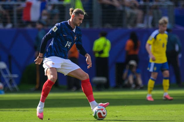 Fußball, WM 2026, 20260630, Frankreich - Schweden. Im Bild Adrien RABIOT (Frankreich, 14). East Rutherford New-York-New-Jersey-Stadion New Jersey Vereinigte Staaten von Amerika *** Soccer, 2026 World Cup, 20260630, France vs. Sweden. Pictured: Adrien RABIOT (France), 14, East Rutherford, New York, New Jersey, Stadium, New Jersey, United States of America Copyright: Passion2Press MarkusxFischerx