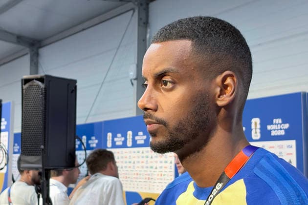 Alexander Isak of Sweden speaks at a press conference, PK, Pressekonferenz where he stated that Kylian Mbappe is an incredible footballer who is one of the best in the World Cup, in East Rutherford, NJ, USA, 30 June 2026. Alexander Isak: Mpabbe is incredible !ACHTUNG: NUR REDAKTIONELLE NUTZUNG!  Copyright: xJanxTéllezxAsensiox AME6313 20260701-55020760114_1