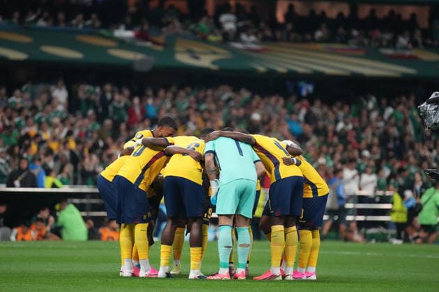 Mexico v Ecuador - FIFA World Cup, WM, Weltmeisterschaft, Fussball 2026 - Round of 32 MEXICO CITY, MEXICO - JUNE 30: Players of Ecuador huddle prior the 2026 FIFA World Cup Round of 32 match between Mexico and Ecuador at Mexico Stadium (Estadio Azteca) in Mexico City, Mexico on June 30, 2026. Juancho Torres Anadolu Mexico City Mexico. Editorial use only. Please get in touch for any other usage.  Copyright: x2026xAnadoluxJuanchoxTorresx
