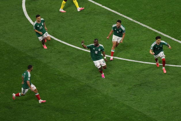 FIFA World Cup, WM, Weltmeisterschaft, Fussball 2026 - Round of 32 - Mexico vs Ecuador Julian Quinones of Mexico (C) celebrates with his teammates after scoring the 1-0 goal during the FIFA World Cup 2026 Round of 32 match Mexico against Ecuador in Mexico City, Mexico, 30 June 2026. Ciudad de Mexico Mexico  Copyright: xISAACxESQUIVELx