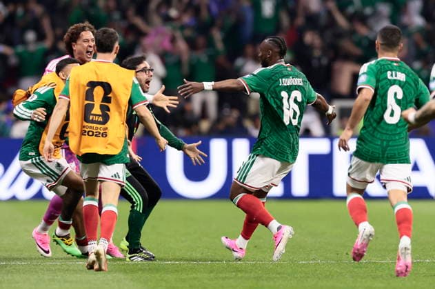 FIFA World Cup, WM, Weltmeisterschaft, Fussball 2026 - Round of 32 - Mexico vs Ecuador Julian Quinones (C) of Mexico celebrates with his teammates after scoring the 1-0 goal during the FIFA World Cup 2026 Round of 32 match Mexico against Ecuador in Mexico City, Mexico, 30 June 2026. Mexico City Mexico  Copyright: xJOSExMENDEZx