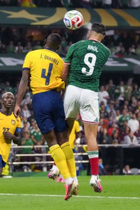 Mexico v Ecuador - FIFA World Cup, WM, Weltmeisterschaft, Fussball 2026 - Round of 32 MEXICO CITY, MEXICO - JUNE 30: Raul Jimenez (9) of Mexico in action against Joel Ordonez (4) of Ecuador during the 2026 FIFA World Cup Round of 32 match between Mexico and Ecuador at Mexico Stadium (Estadio Azteca) in Mexico City, Mexico on June 30, 2026. Juancho Torres Anadolu Mexico City Mexico. Editorial use only. Please get in touch for any other usage.  Copyright: x2026xAnadoluxJuanchoxTorresx