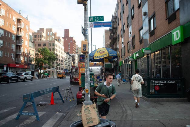 June 30, 2026, New York City, New York, USA: The New York City Department of Transportation hung orange and blue signs with the names and jersey numbers of each New York Knick basketball player at intersections along Sixth and Seventh Avenues in New York City. Knicks player Mitchell Robinson honored at the intersection of West 23rd street and Seventh Avenue. New York City USA - ZUMAt442 20260630_znp_t442_015 Copyright: xBillyxTompkinsx