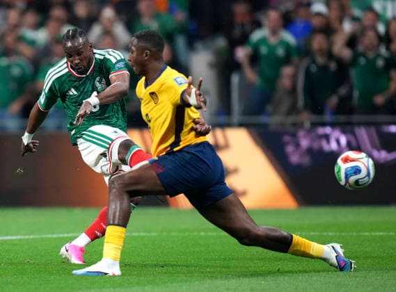 (260701) -- MEXICO CITY, July 1, 2026 -- Julian Quinones (L) of Mexico shoots during the round of 32 match between Mexico and Ecuador at the 2026 FIFA World Cup, WM, Weltmeisterschaft, Fussball at the Mexico City Stadium, Mexico, June 30, 2026. (Photo by Xinhua) (SP)MEXICO-MEXICO CITY-FOOTBALL-FIFA WORLD CUP-ROUND OF 32-MEX VS ECU MartinxZabala 