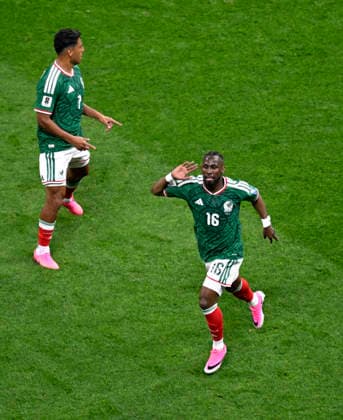 (260701) -- MEXICO CITY, July 1, 2026 -- Julian Quinones (R) of Mexico celebrates scoring his team s first goal during the round of 32 match between Mexico and Ecuador at the 2026 FIFA World Cup, WM, Weltmeisterschaft, Fussball at the Mexico City Stadium, Mexico, June 30, 2026. ) (SP)MEXICO-MEXICO CITY-FOOTBALL-FIFA WORLD CUP-ROUND OF 32-MEX VS ECU LixMuzi 