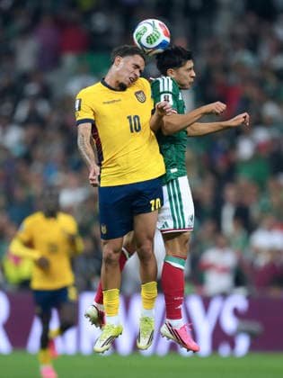 (260701) -- MEXICO CITY, July 1, 2026 -- Kendry Paez (L) of Ecuador vies for a header during the round of 32 match between Mexico and Ecuador at the 2026 FIFA World Cup, WM, Weltmeisterschaft, Fussball at the Mexico City Stadium, Mexico, June 30, 2026. (Photo by Xinhua) (SP)MEXICO-MEXICO CITY-FOOTBALL-FIFA WORLD CUP-ROUND OF 32-MEX VS ECU MartinxZabala 