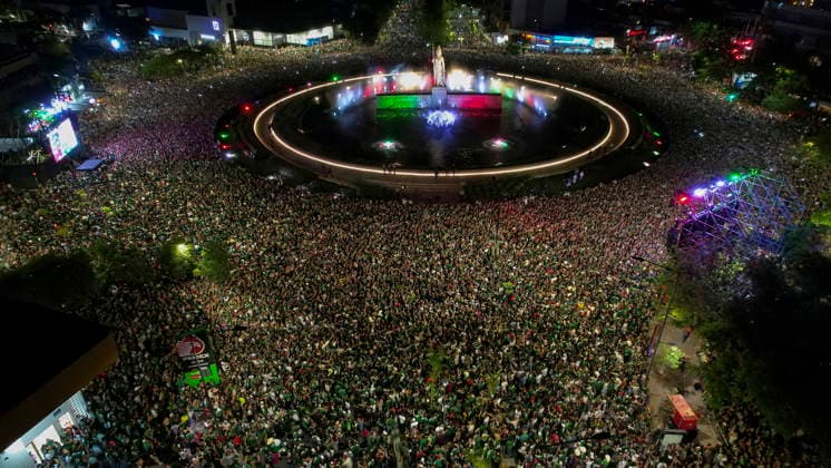 FIFA World Cup, WM, Weltmeisterschaft, Fussball 2026 - Round of 32 - Mexico vs Ecuador Mexican soccer fans celebrate their victory in the Round of 32 FIFA World Cup 2026 soccer match against Ecuador at the Minerva roundabout in Guadalajara, Jalisco, Mexico, 30 June 2026. Guadalajara Mexico  Copyright: xFRANCISCOxGUASCOx