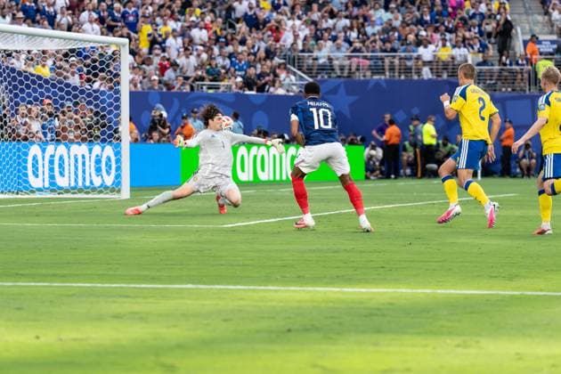 June 30, 2026, Bronx, New York, USA: Forward Kylian Mbappe (10) of France national team, Nationalteam shoots and scored a goal during Round of 32 elimination game between France and Sweden at New York New Jersey Stadium at Rutherford in New Jersey, USA on June 30, 2026. France won 3 - 0 and progress to Round of 16 against Paraguay. FIFA World Cup, WM, Weltmeisterschaft, Fussball 2026: Round Of 32 Fraance Vs. Sweden  - ZUMAr339 20260630_znp_r339_042 Copyright: xLevxRadinx