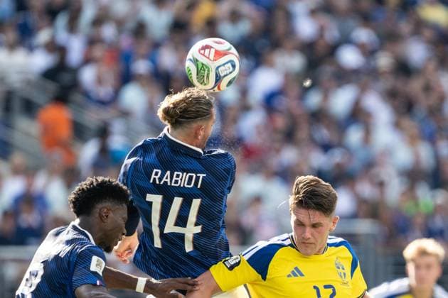 June 30, 2026, Bronx, New York, USA: Midfielder Adrien Rabiot (14) of France national team, Nationalteam controls the ball during Round of 32 elimination game between France and Sweden at New York New Jersey Stadium at Rutherford in New Jersey, USA on June 30, 2026. France won 3 - 0 and progress to Round of 16 against Paraguay. Bronx USA - ZUMAr339 20260630_znp_r339_055 Copyright: xLevxRadinx