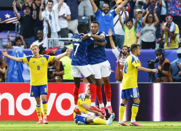 Football: 2026 World Cup France s Kylian Mbappe (C, R) celebrates with teammate Ousmane Dembele after scoring his team s first goal shortly before the end of the first half of a World Cup round of 32 football match against Sweden at New York New Jersey Stadium in East Rutherford, New Jersey, on June 30, 2026.  A14AA0005621084P