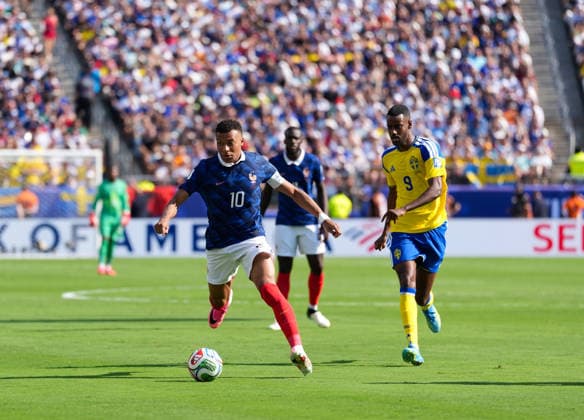 Kylian Mbappe (Frankreich, 10) und Alexander Isak (Schweden, 9) USA, FIFA Weltmeisterschaft, Sechzehntelfinale, Frankreich vs Schweden, East Rutherford, 30.06.2026 FIFA Weltmeisterschaft, Sechzehntelfinale, Frankreich vs Schweden, East Rutherford, 30.06.2026 East Rutherford *** Kylian Mbappé, France, 10, and Alexander Isak, Sweden, 9, USA, FIFA World Cup, Round of 32, France vs. Sweden, East Rutherford, June 30, 2026 FIFA World Cup, Round of 32, France vs. Sweden, East Rutherford, June 30, 2026 East Rutherford Copyright: xEibner-Pressefoto ScottxColemanx EP_SCN